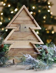 small wooden Pallet Christmas tree alternative 