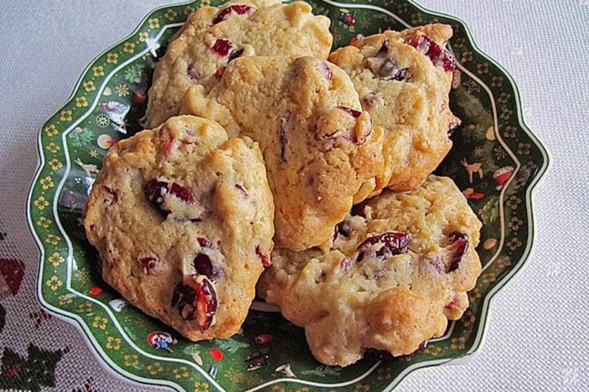 Almond & Cranberry Vegan Christmas Cookies