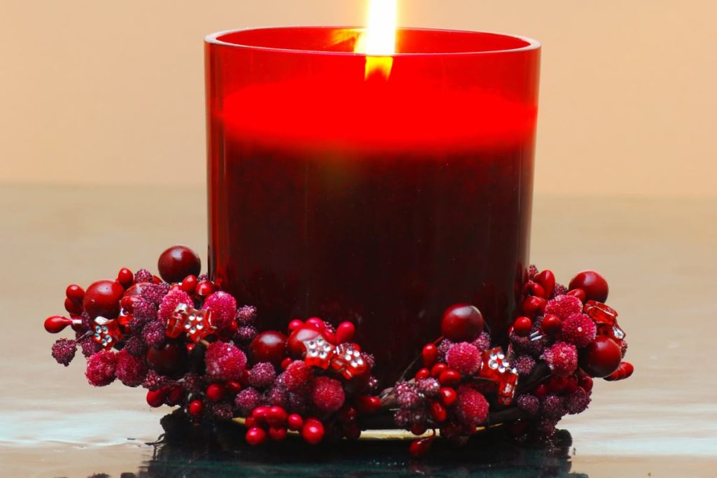 Red current scent christmas candle