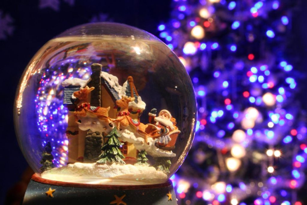 How to Refill a Snow Globe - Santa's Christmas